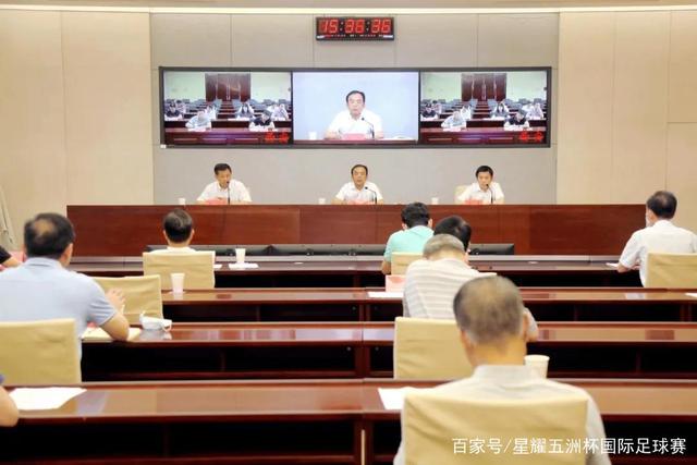 曼联半场领先利兹联，姆伯莫进球表现亮眼